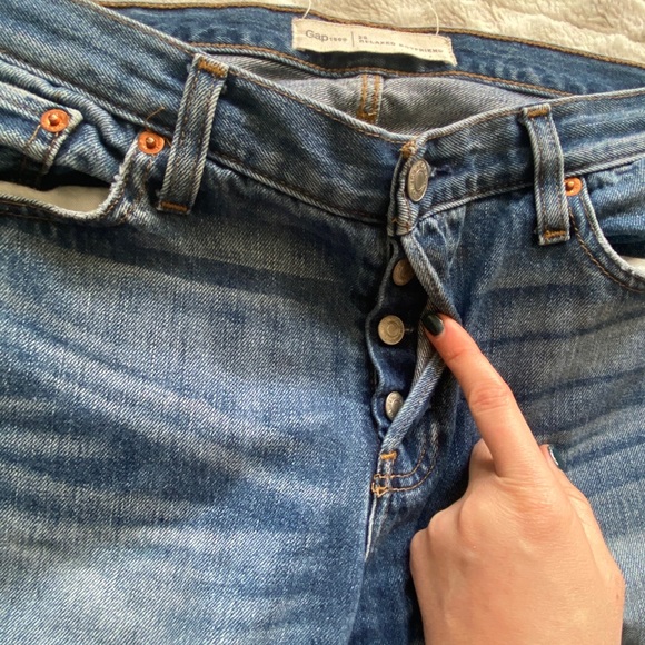 Distressed Gap jeans - Picture 4 of 6